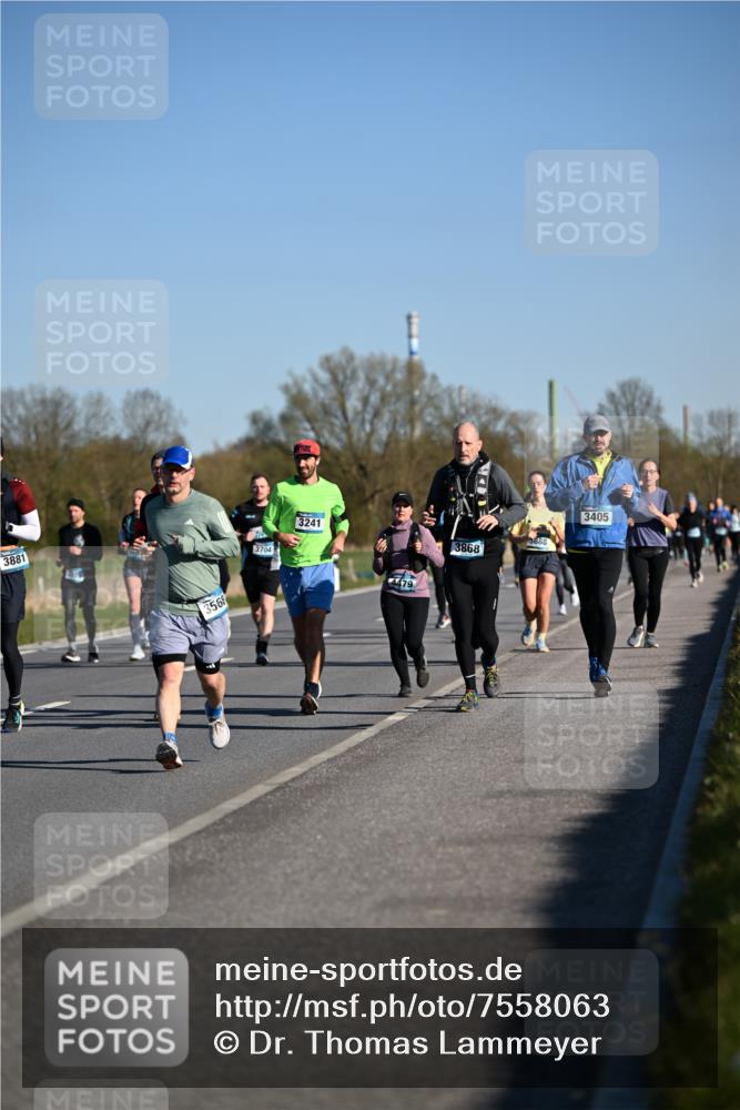 06.04.2025 - 44. Internationalen Wilhelmsburger Insellauf Dr. Thomas Lammeyer http://msf.ph/oto/7558063 06.04.2025 09:34:08 Laufen 3881, 3568, 3704, 3241, 479, 3868, 3888, 3405 meine-sportfotos.de
