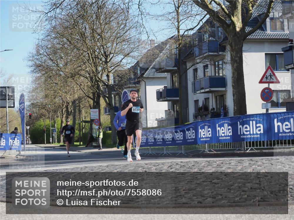 06.04.2025 - 44. Internationalen Wilhelmsburger Insellauf Luisa Fischer http://msf.ph/oto/7558086 06.04.2025 10:21:47 Ziel 4541, 359, 5030 meine-sportfotos.de