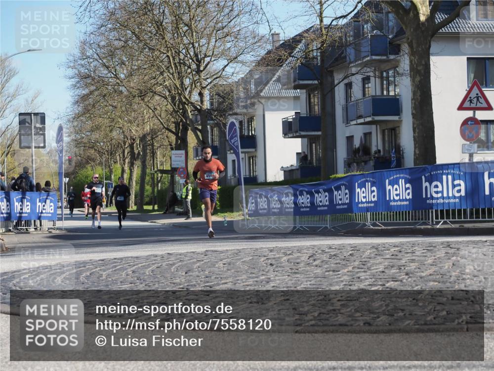 06.04.2025 - 44. Internationalen Wilhelmsburger Insellauf Luisa Fischer http://msf.ph/oto/7558120 06.04.2025 10:22:03 Ziel 459 meine-sportfotos.de