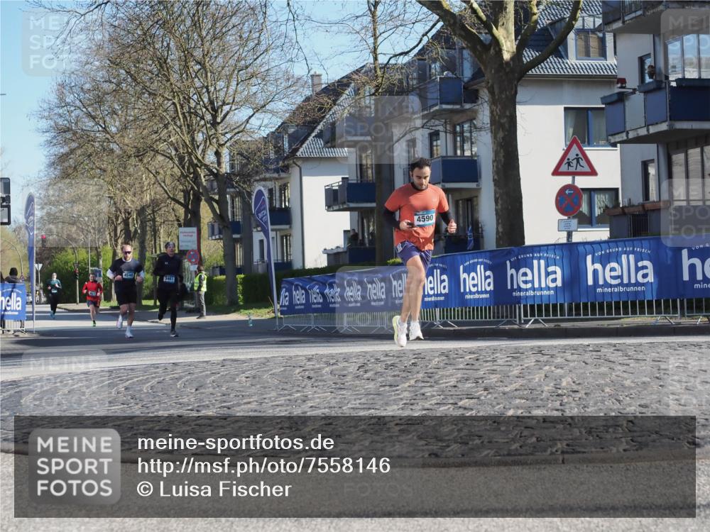 06.04.2025 - 44. Internationalen Wilhelmsburger Insellauf Luisa Fischer http://msf.ph/oto/7558146 06.04.2025 10:22:05 Ziel 4590, 4548, 3461 meine-sportfotos.de