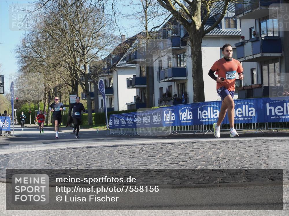 06.04.2025 - 44. Internationalen Wilhelmsburger Insellauf Luisa Fischer http://msf.ph/oto/7558156 06.04.2025 10:22:05 Ziel 4590, 4548, 3461 meine-sportfotos.de
