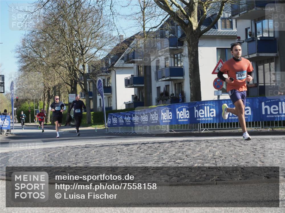 06.04.2025 - 44. Internationalen Wilhelmsburger Insellauf Luisa Fischer http://msf.ph/oto/7558158 06.04.2025 10:22:06 Ziel 4548, 3461, 4590 meine-sportfotos.de
