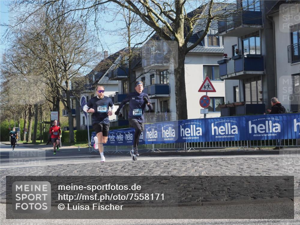 06.04.2025 - 44. Internationalen Wilhelmsburger Insellauf Luisa Fischer http://msf.ph/oto/7558171 06.04.2025 10:22:08 Ziel 3553, 4548, 3461 meine-sportfotos.de