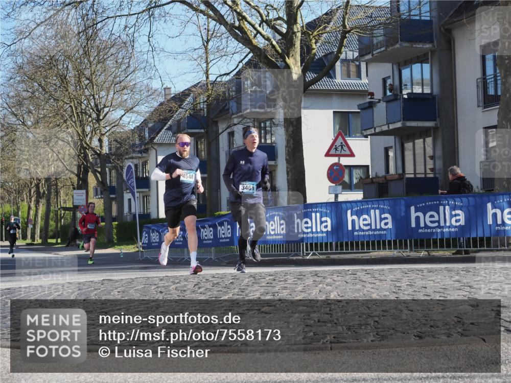 06.04.2025 - 44. Internationalen Wilhelmsburger Insellauf Luisa Fischer http://msf.ph/oto/7558173 06.04.2025 10:22:08 Ziel 4548, 3461, 3553 meine-sportfotos.de