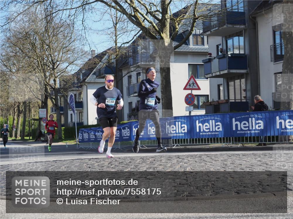 06.04.2025 - 44. Internationalen Wilhelmsburger Insellauf Luisa Fischer http://msf.ph/oto/7558175 06.04.2025 10:22:08 Ziel 3553, 3461, 4548 meine-sportfotos.de