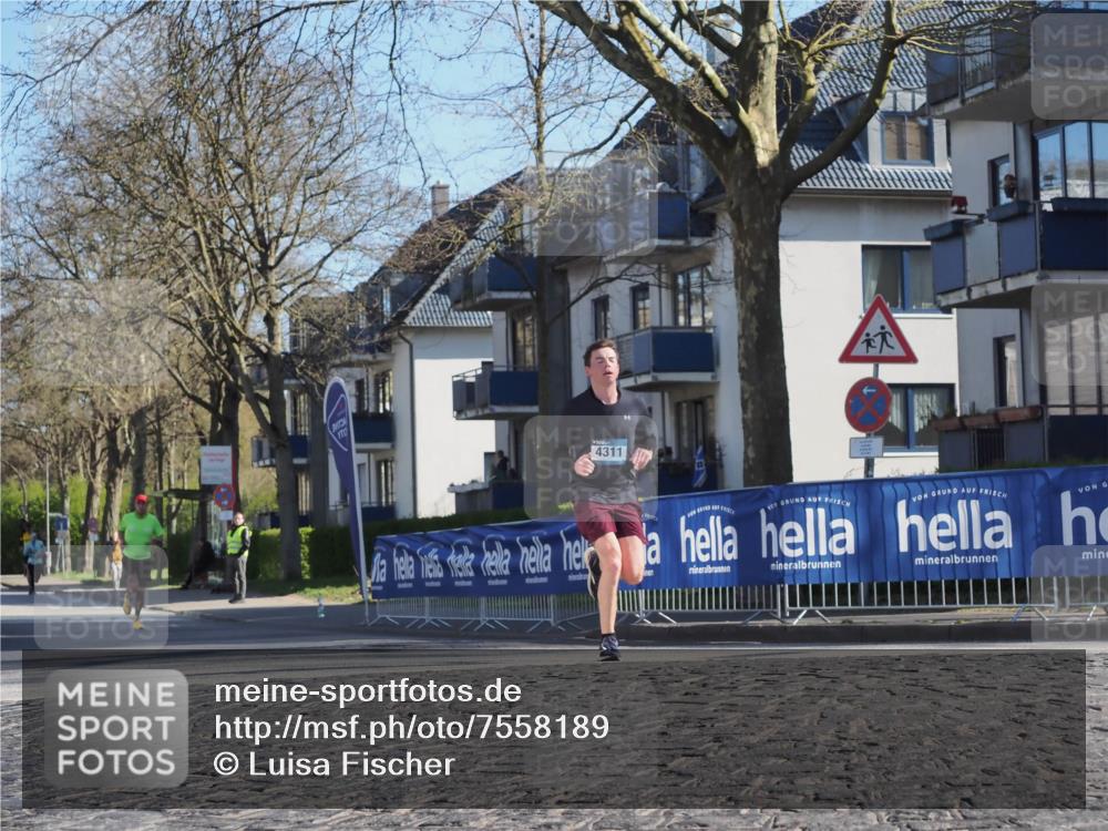 06.04.2025 - 44. Internationalen Wilhelmsburger Insellauf Luisa Fischer http://msf.ph/oto/7558189 06.04.2025 10:22:23 Ziel 4311 meine-sportfotos.de