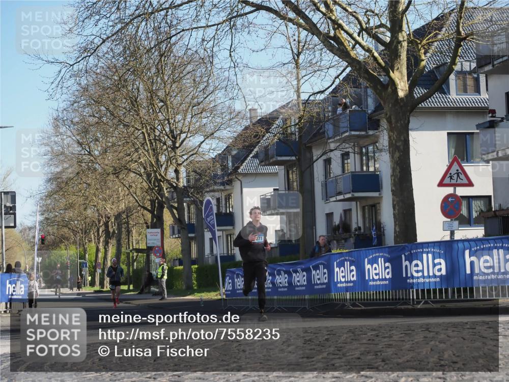 06.04.2025 - 44. Internationalen Wilhelmsburger Insellauf Luisa Fischer http://msf.ph/oto/7558235 06.04.2025 10:22:49 Ziel 071 meine-sportfotos.de