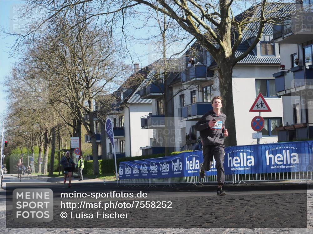 06.04.2025 - 44. Internationalen Wilhelmsburger Insellauf Luisa Fischer http://msf.ph/oto/7558252 06.04.2025 10:22:51 Ziel 071 meine-sportfotos.de