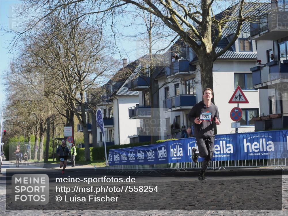 06.04.2025 - 44. Internationalen Wilhelmsburger Insellauf Luisa Fischer http://msf.ph/oto/7558254 06.04.2025 10:22:51 Ziel 4071 meine-sportfotos.de