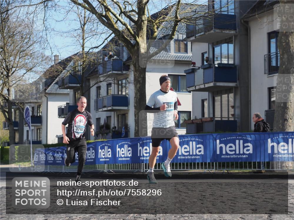 06.04.2025 - 44. Internationalen Wilhelmsburger Insellauf Luisa Fischer http://msf.ph/oto/7558296 06.04.2025 10:23:17 Ziel 3, 391, 3792 meine-sportfotos.de