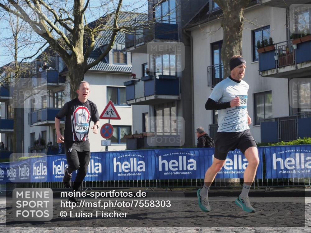 06.04.2025 - 44. Internationalen Wilhelmsburger Insellauf Luisa Fischer http://msf.ph/oto/7558303 06.04.2025 10:23:18 Ziel 3792, 4, 391 meine-sportfotos.de