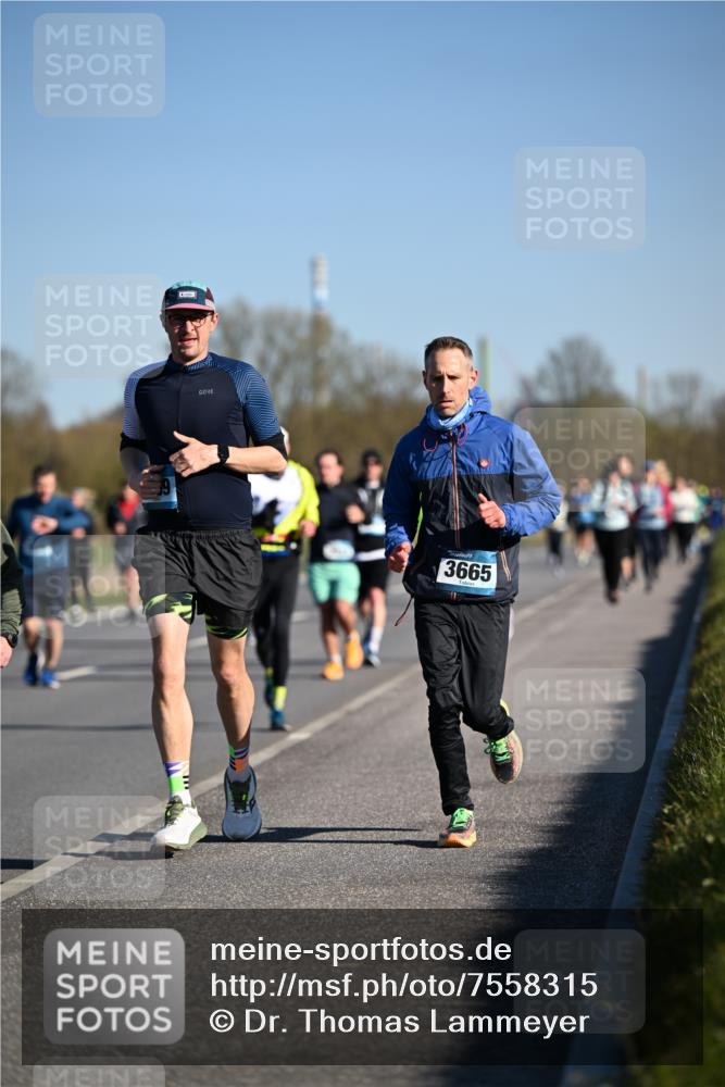 06.04.2025 - 44. Internationalen Wilhelmsburger Insellauf Dr. Thomas Lammeyer http://msf.ph/oto/7558315 06.04.2025 09:34:30 Laufen 3665 meine-sportfotos.de