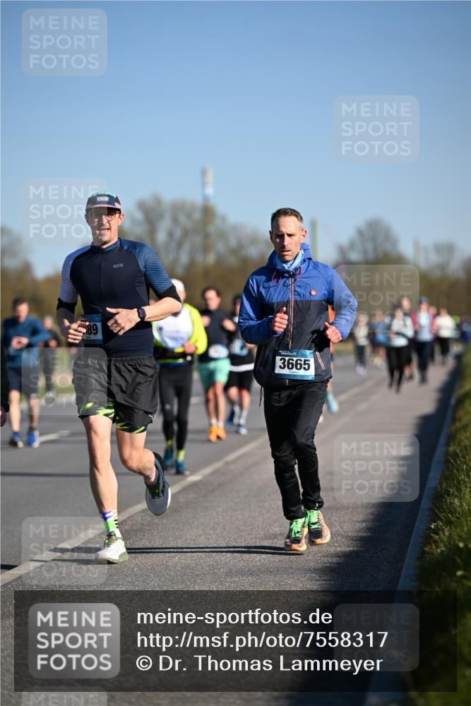 06.04.2025 - 44. Internationalen Wilhelmsburger Insellauf Dr. Thomas Lammeyer http://msf.ph/oto/7558317 06.04.2025 09:34:30 Laufen 89, 3665, 17 meine-sportfotos.de