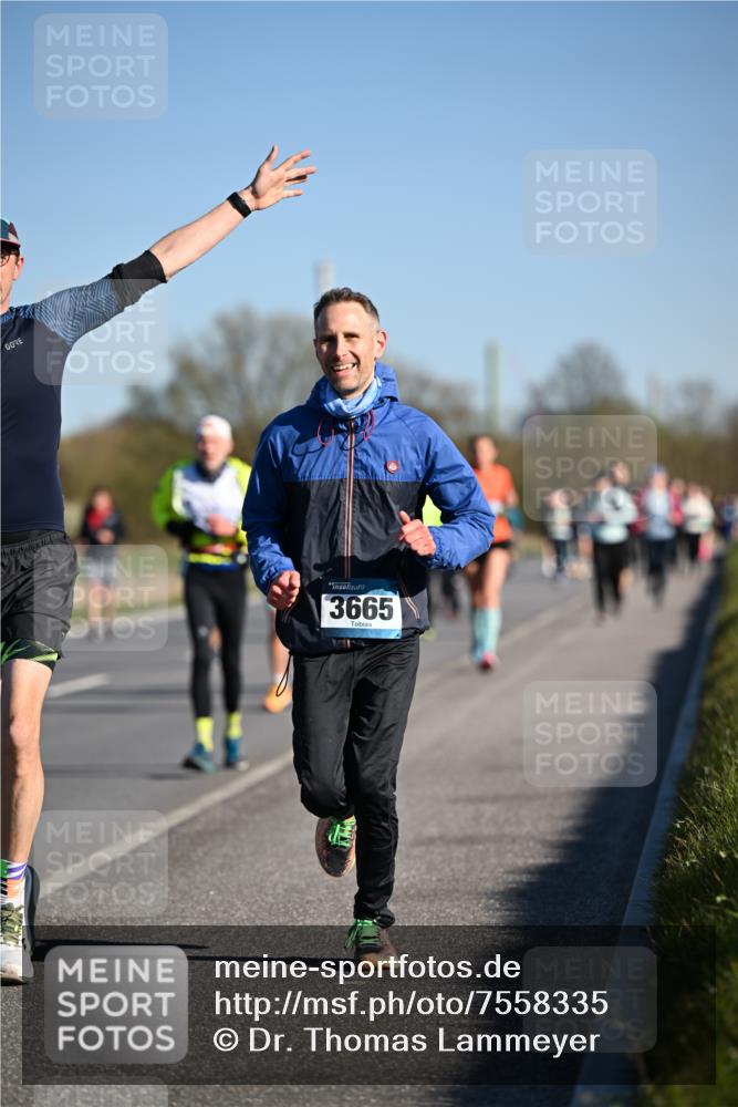 06.04.2025 - 44. Internationalen Wilhelmsburger Insellauf Dr. Thomas Lammeyer http://msf.ph/oto/7558335 06.04.2025 09:34:31 Laufen 3665 meine-sportfotos.de