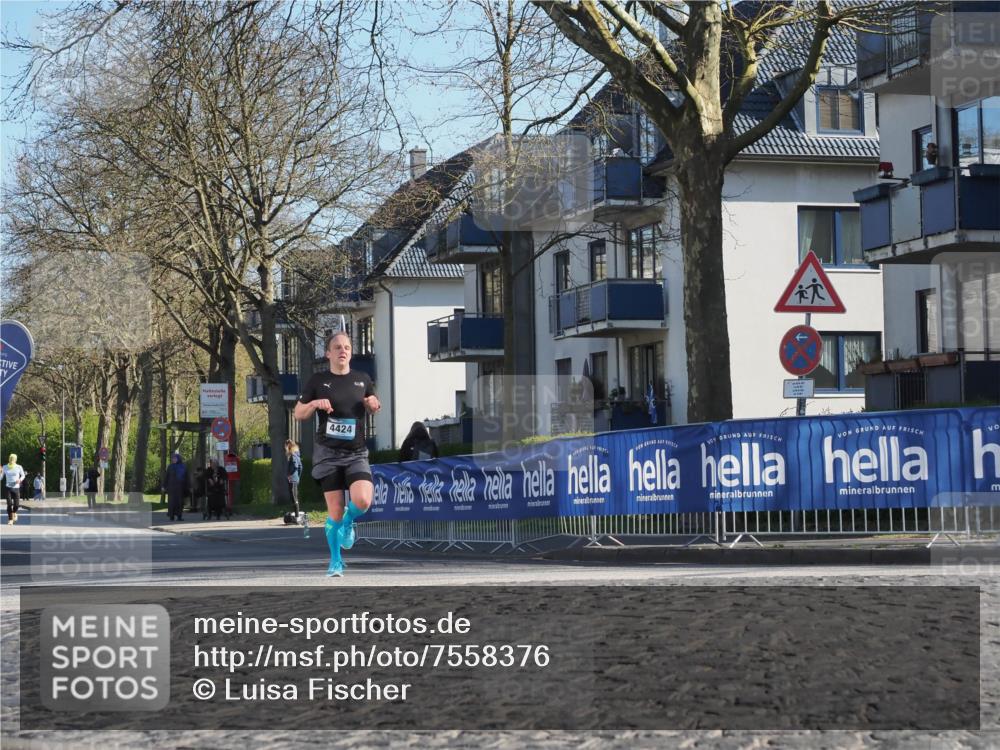 06.04.2025 - 44. Internationalen Wilhelmsburger Insellauf Luisa Fischer http://msf.ph/oto/7558376 06.04.2025 10:24:03 Ziel 4424 meine-sportfotos.de