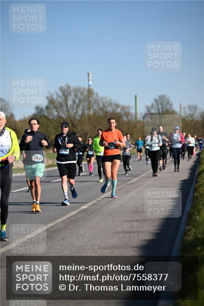 06.04.2025 - 44. Internationalen Wilhelmsburger Insellauf Dr. Thomas Lammeyer http://msf.ph/oto/7558377 06.04.2025 09:34:33 Laufen 3034, 4140, 3470 meine-sportfotos.de