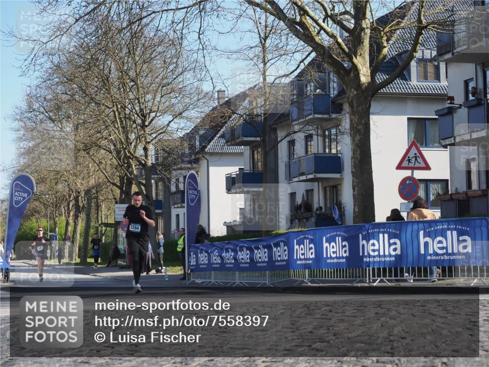 06.04.2025 - 44. Internationalen Wilhelmsburger Insellauf Luisa Fischer http://msf.ph/oto/7558397 06.04.2025 10:24:17 Ziel 3294 meine-sportfotos.de