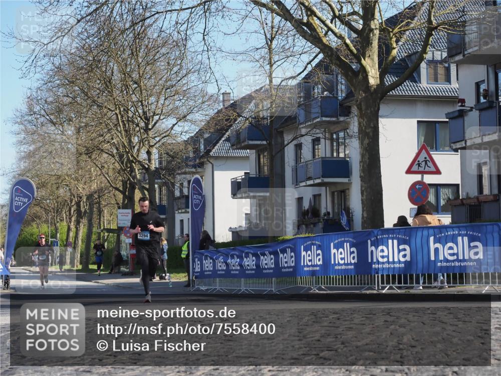 06.04.2025 - 44. Internationalen Wilhelmsburger Insellauf Luisa Fischer http://msf.ph/oto/7558400 06.04.2025 10:24:17 Ziel 3294 meine-sportfotos.de