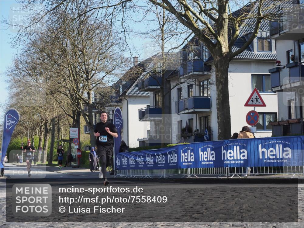 06.04.2025 - 44. Internationalen Wilhelmsburger Insellauf Luisa Fischer http://msf.ph/oto/7558409 06.04.2025 10:24:18 Ziel 3294 meine-sportfotos.de