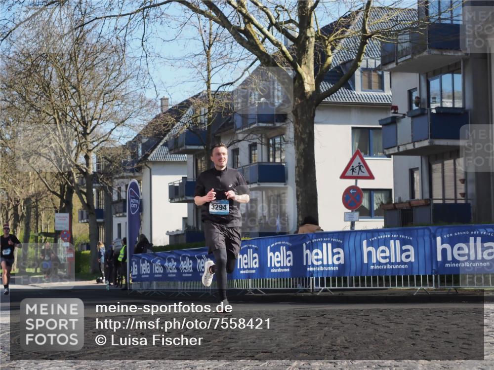 06.04.2025 - 44. Internationalen Wilhelmsburger Insellauf Luisa Fischer http://msf.ph/oto/7558421 06.04.2025 10:24:19 Ziel 3294 meine-sportfotos.de