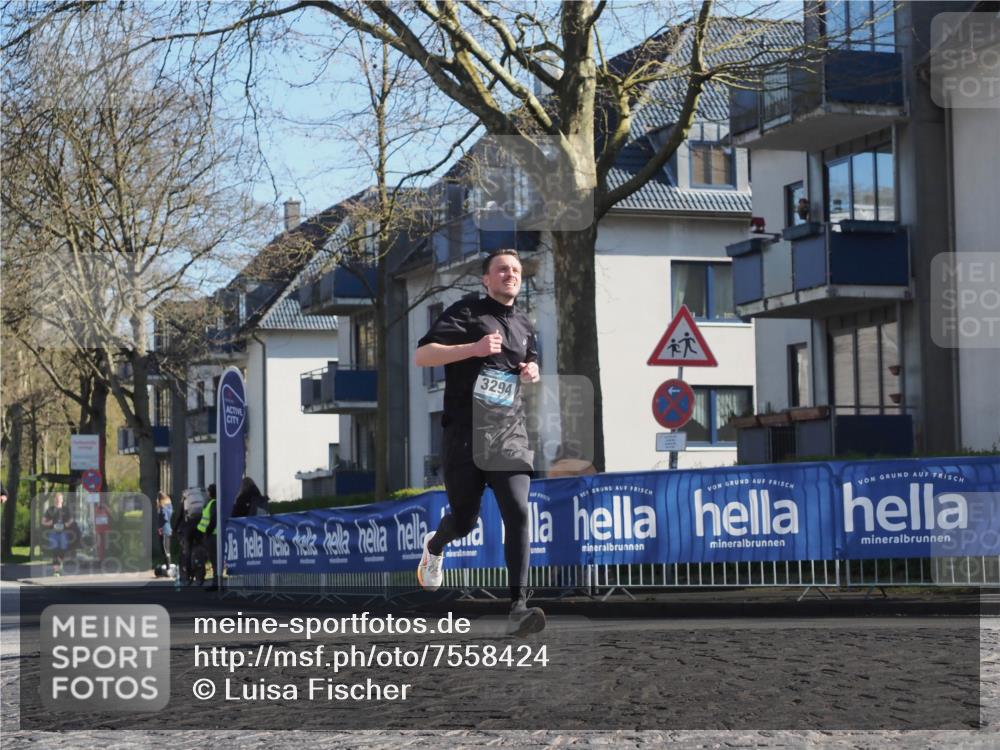 06.04.2025 - 44. Internationalen Wilhelmsburger Insellauf Luisa Fischer http://msf.ph/oto/7558424 06.04.2025 10:24:20 Ziel 3294 meine-sportfotos.de