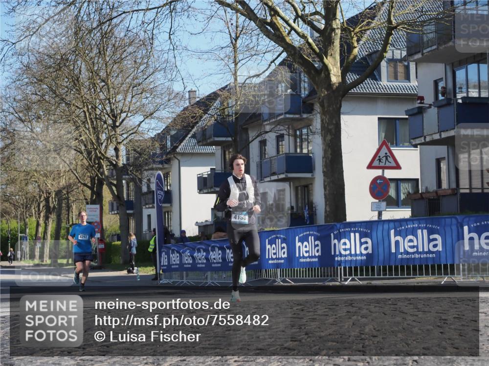 06.04.2025 - 44. Internationalen Wilhelmsburger Insellauf Luisa Fischer http://msf.ph/oto/7558482 06.04.2025 10:24:31 Ziel 4292, 4135 meine-sportfotos.de