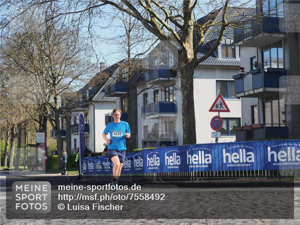 06.04.2025 - 44. Internationalen Wilhelmsburger Insellauf Luisa Fischer http://msf.ph/oto/7558492 06.04.2025 10:24:33 Ziel 4292 meine-sportfotos.de