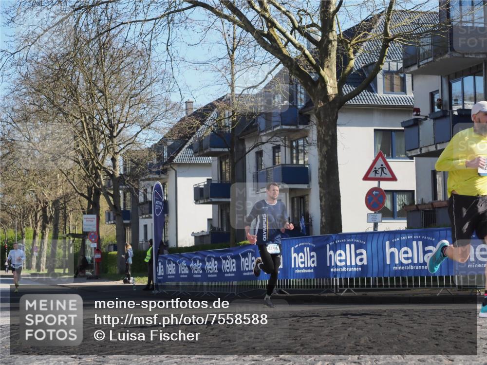 06.04.2025 - 44. Internationalen Wilhelmsburger Insellauf Luisa Fischer http://msf.ph/oto/7558588 06.04.2025 10:24:49 Ziel 4195 meine-sportfotos.de