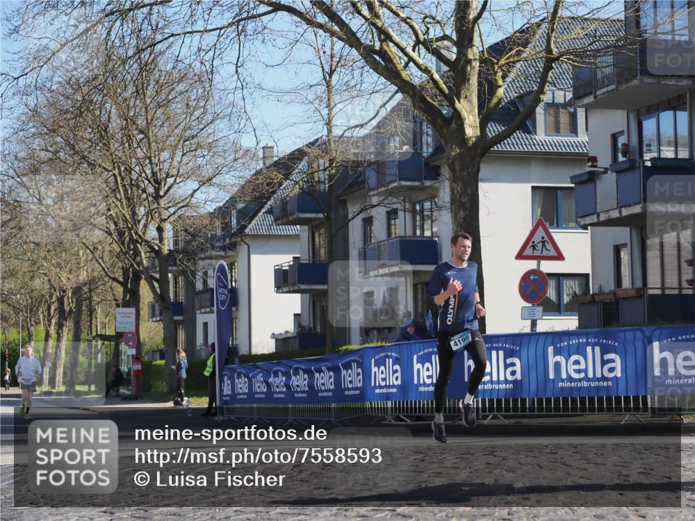 06.04.2025 - 44. Internationalen Wilhelmsburger Insellauf Luisa Fischer http://msf.ph/oto/7558593 06.04.2025 10:24:50 Ziel 4195 meine-sportfotos.de