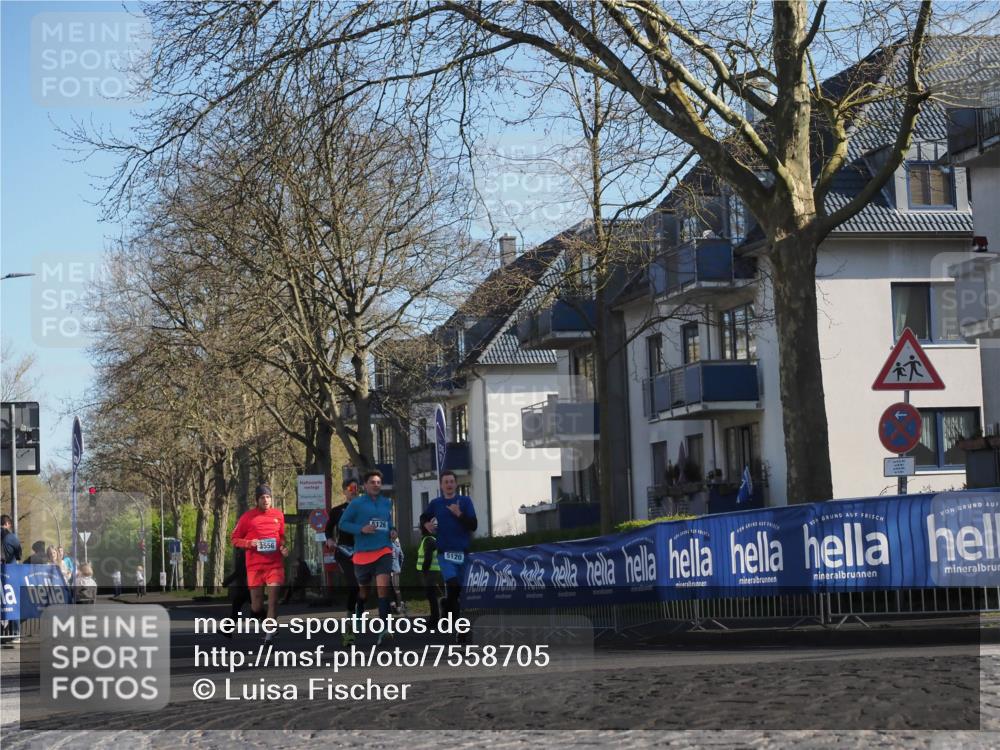 06.04.2025 - 44. Internationalen Wilhelmsburger Insellauf Luisa Fischer http://msf.ph/oto/7558705 06.04.2025 10:25:34 Ziel 3556, 5126, 5120 meine-sportfotos.de