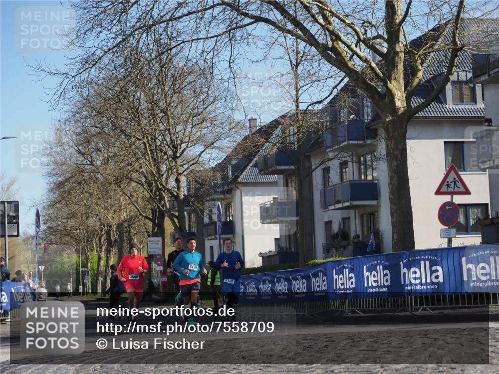06.04.2025 - 44. Internationalen Wilhelmsburger Insellauf Luisa Fischer http://msf.ph/oto/7558709 06.04.2025 10:25:34 Ziel 3556, 5126, 5120 meine-sportfotos.de