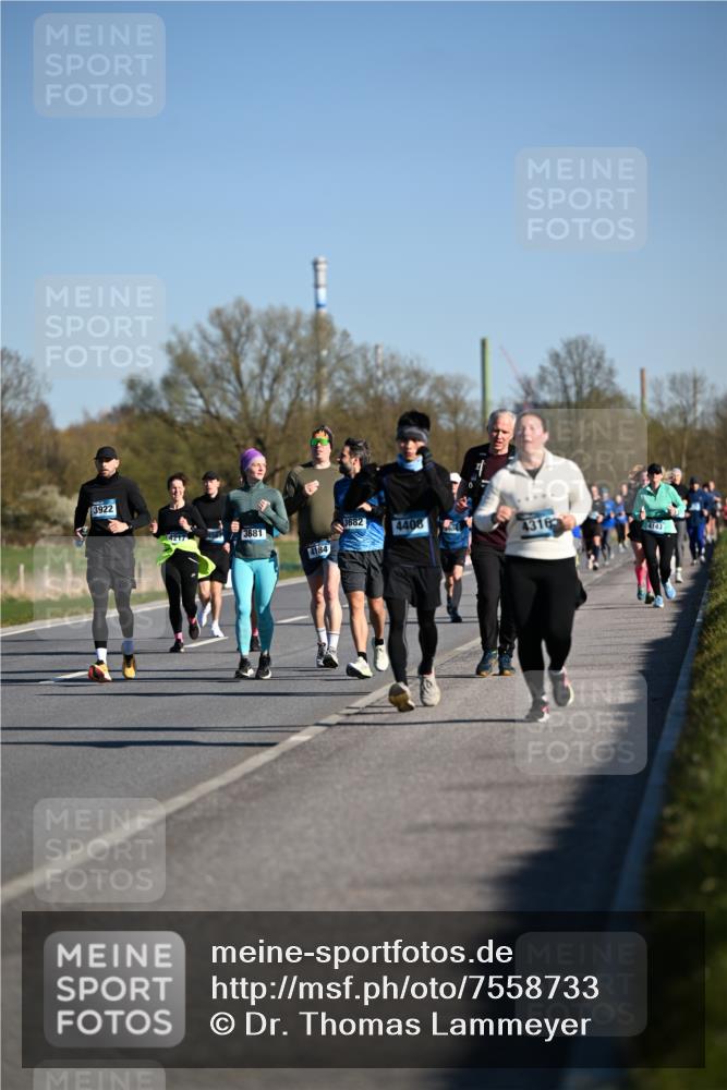 06.04.2025 - 44. Internationalen Wilhelmsburger Insellauf Dr. Thomas Lammeyer http://msf.ph/oto/7558733 06.04.2025 09:34:51 Laufen 3922, 3682, 4217, 3681, 4408, 4316, 4143, 4184 meine-sportfotos.de