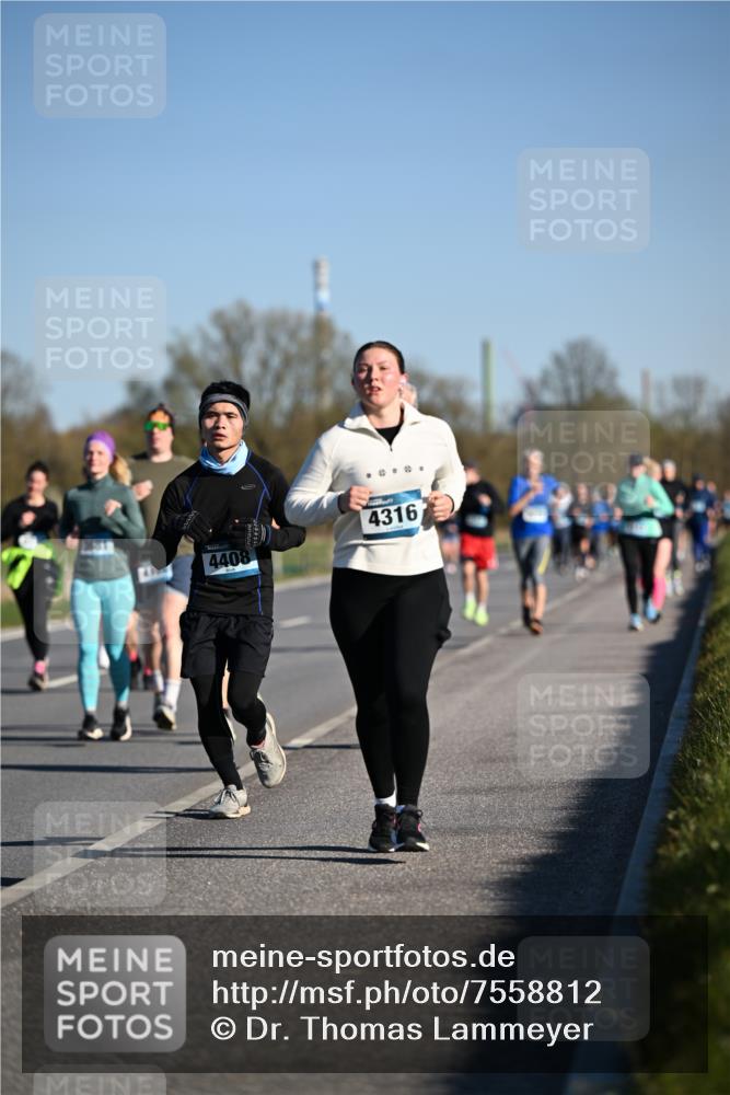 06.04.2025 - 44. Internationalen Wilhelmsburger Insellauf Dr. Thomas Lammeyer http://msf.ph/oto/7558812 06.04.2025 09:34:54 Laufen 4408, 4316 meine-sportfotos.de