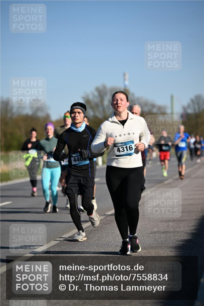 06.04.2025 - 44. Internationalen Wilhelmsburger Insellauf Dr. Thomas Lammeyer http://msf.ph/oto/7558834 06.04.2025 09:34:54 Laufen 440, 4316 meine-sportfotos.de