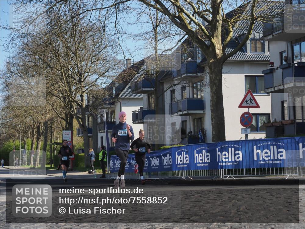 06.04.2025 - 44. Internationalen Wilhelmsburger Insellauf Luisa Fischer http://msf.ph/oto/7558852 06.04.2025 10:25:54 Ziel 3195, 3541, 3250 meine-sportfotos.de