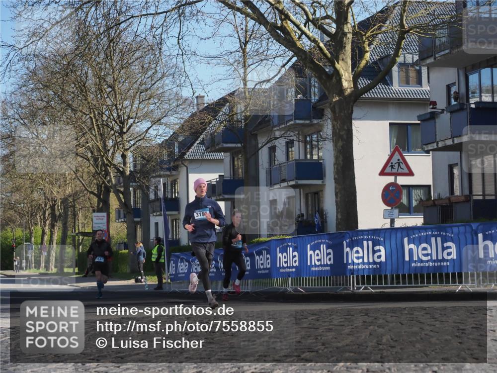 06.04.2025 - 44. Internationalen Wilhelmsburger Insellauf Luisa Fischer http://msf.ph/oto/7558855 06.04.2025 10:25:54 Ziel 319, 3541, 3250 meine-sportfotos.de