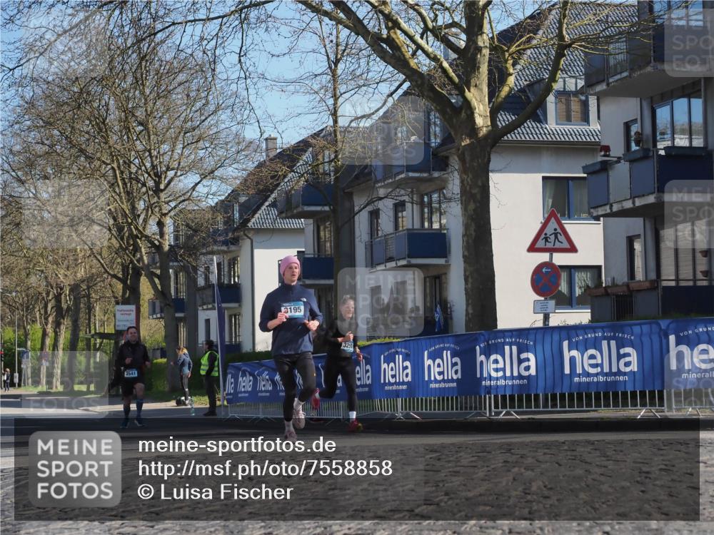 06.04.2025 - 44. Internationalen Wilhelmsburger Insellauf Luisa Fischer http://msf.ph/oto/7558858 06.04.2025 10:25:54 Ziel 3541, 3195, 3250 meine-sportfotos.de