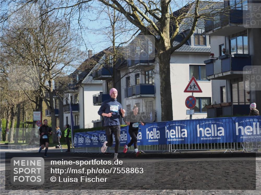 06.04.2025 - 44. Internationalen Wilhelmsburger Insellauf Luisa Fischer http://msf.ph/oto/7558863 06.04.2025 10:25:54 Ziel 3541, 3541, 3195, 3250 meine-sportfotos.de