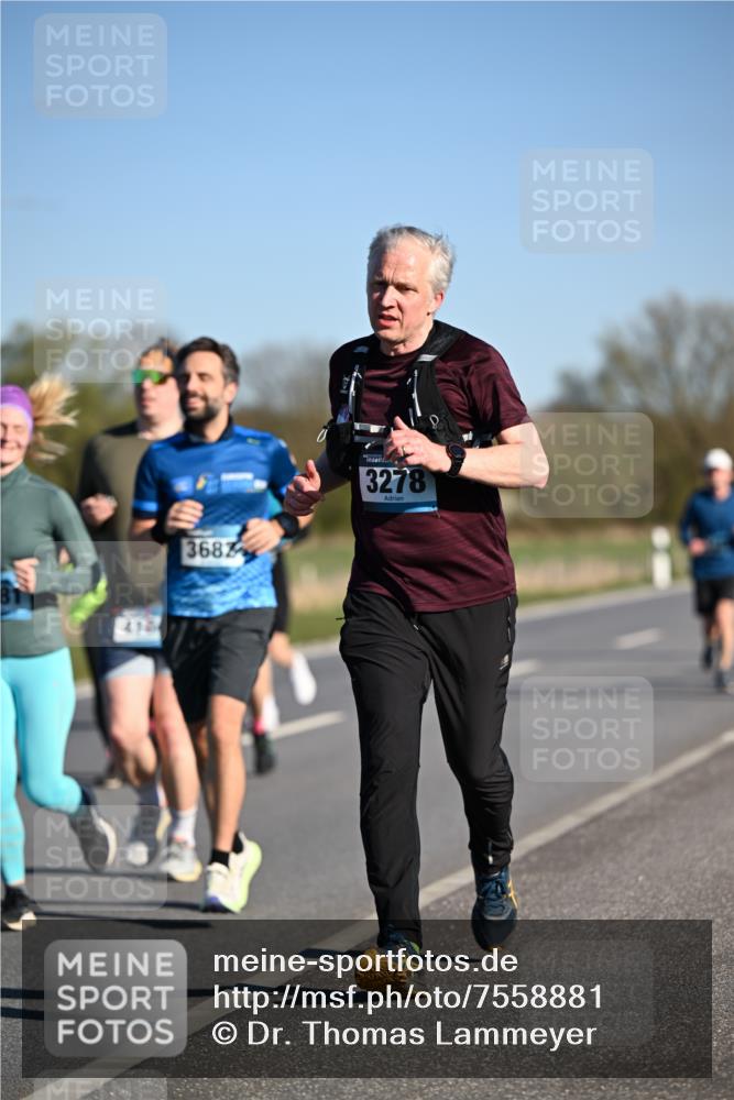 06.04.2025 - 44. Internationalen Wilhelmsburger Insellauf Dr. Thomas Lammeyer http://msf.ph/oto/7558881 06.04.2025 09:34:58 Laufen 3687, 3278 meine-sportfotos.de