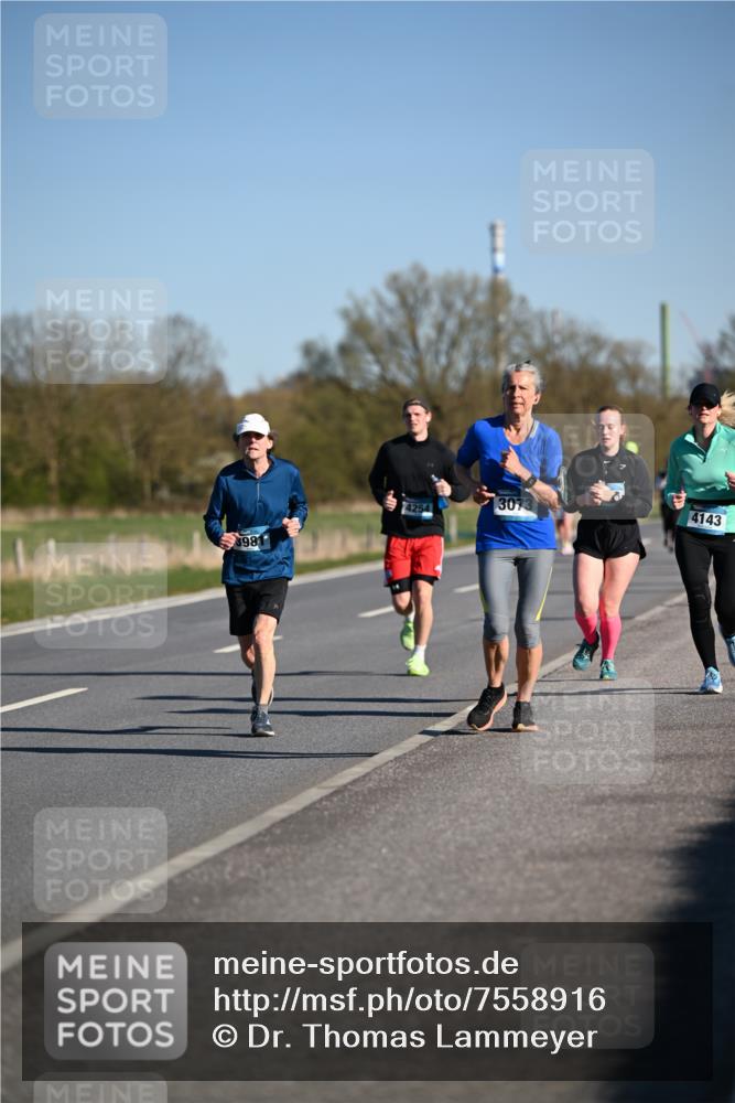 06.04.2025 - 44. Internationalen Wilhelmsburger Insellauf Dr. Thomas Lammeyer http://msf.ph/oto/7558916 06.04.2025 09:35:01 Laufen 4254, 3073, 3981, 4143 meine-sportfotos.de