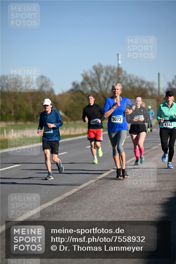 06.04.2025 - 44. Internationalen Wilhelmsburger Insellauf Dr. Thomas Lammeyer http://msf.ph/oto/7558932 06.04.2025 09:35:01 Laufen 3073, 425, 4143, 3981 meine-sportfotos.de