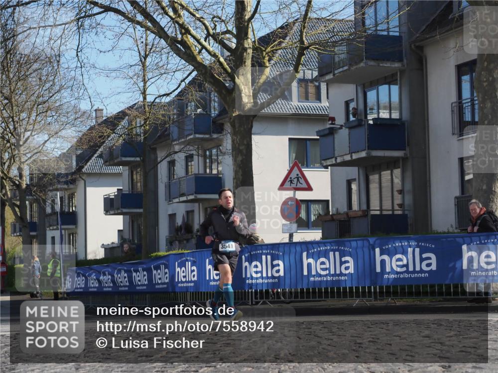 06.04.2025 - 44. Internationalen Wilhelmsburger Insellauf Luisa Fischer http://msf.ph/oto/7558942 06.04.2025 10:25:57 Ziel 3541 meine-sportfotos.de