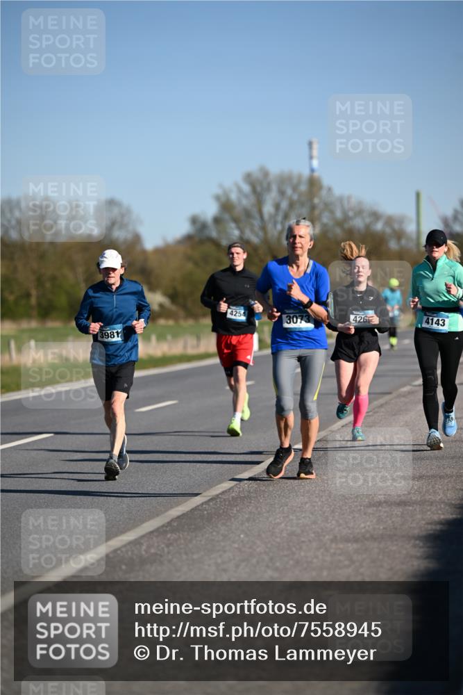 06.04.2025 - 44. Internationalen Wilhelmsburger Insellauf Dr. Thomas Lammeyer http://msf.ph/oto/7558945 06.04.2025 09:35:01 Laufen 4254, 3073, 426, 3981, 4143 meine-sportfotos.de