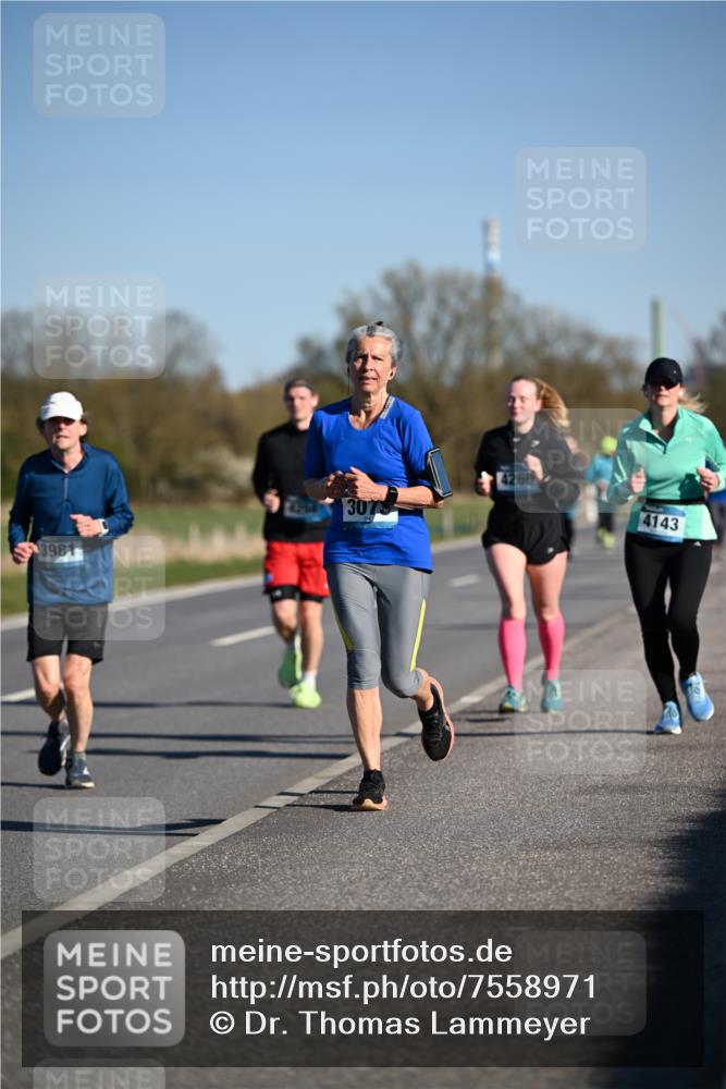 06.04.2025 - 44. Internationalen Wilhelmsburger Insellauf Dr. Thomas Lammeyer http://msf.ph/oto/7558971 06.04.2025 09:35:02 Laufen 354, 3981, 307, 4260, 4143 meine-sportfotos.de