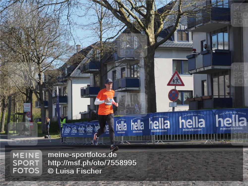 06.04.2025 - 44. Internationalen Wilhelmsburger Insellauf Luisa Fischer http://msf.ph/oto/7558995 06.04.2025 10:26:06 Ziel 056 meine-sportfotos.de