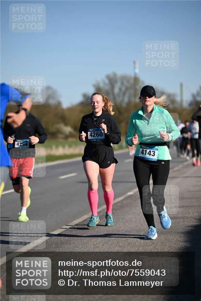 06.04.2025 - 44. Internationalen Wilhelmsburger Insellauf Dr. Thomas Lammeyer http://msf.ph/oto/7559043 06.04.2025 09:35:04 Laufen 4254, 4260, 4143 meine-sportfotos.de