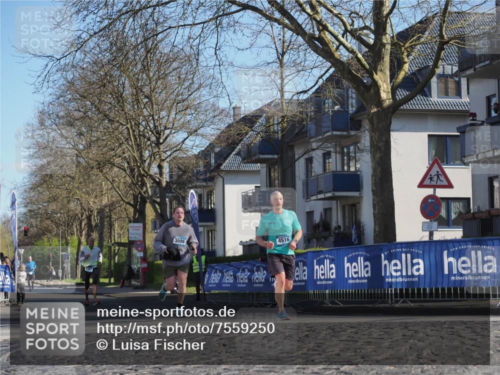 06.04.2025 - 44. Internationalen Wilhelmsburger Insellauf Luisa Fischer http://msf.ph/oto/7559250 06.04.2025 10:26:37 Ziel 4327, 3099, 4516 meine-sportfotos.de