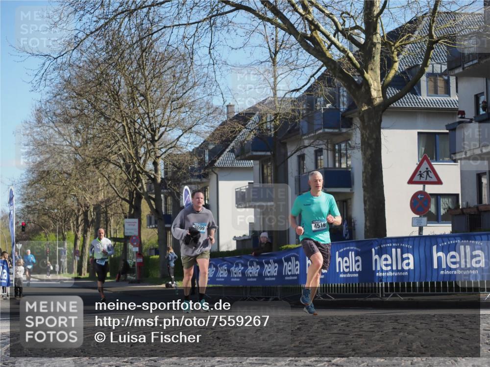 06.04.2025 - 44. Internationalen Wilhelmsburger Insellauf Luisa Fischer http://msf.ph/oto/7559267 06.04.2025 10:26:38 Ziel 4327, 3099, 4516 meine-sportfotos.de