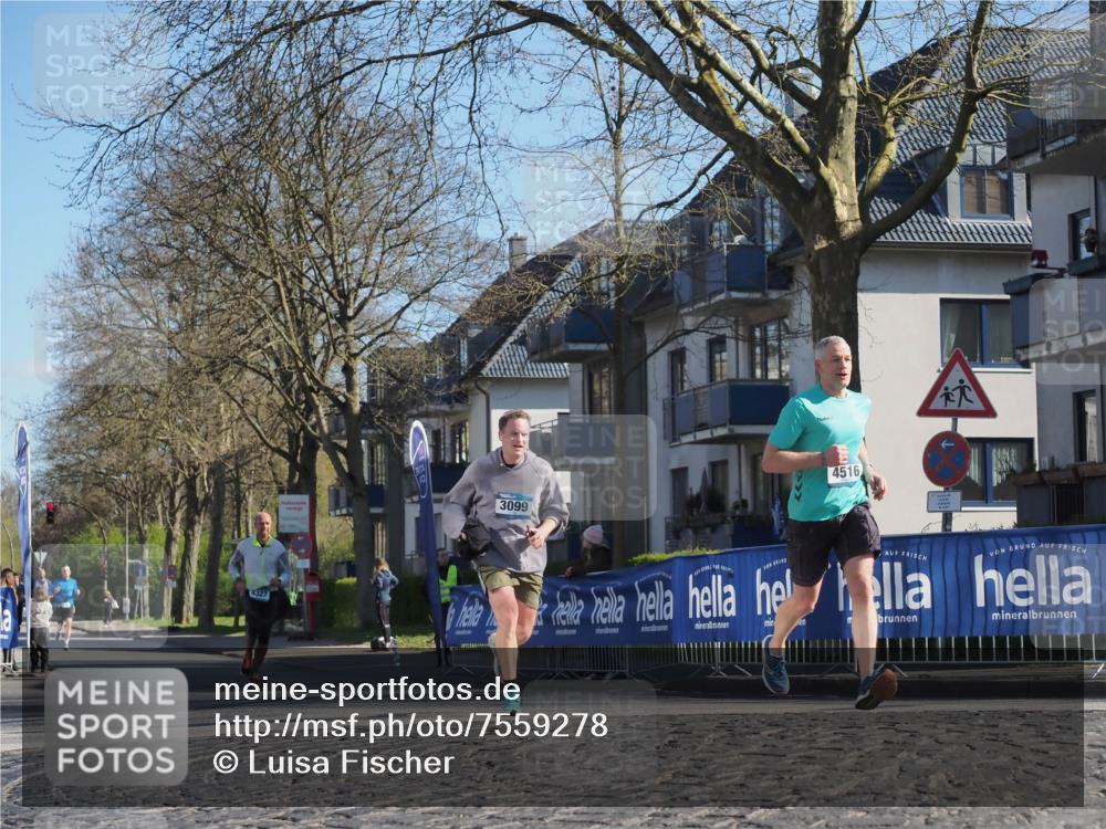 06.04.2025 - 44. Internationalen Wilhelmsburger Insellauf Luisa Fischer http://msf.ph/oto/7559278 06.04.2025 10:26:38 Ziel 3099, 4327, 4516 meine-sportfotos.de