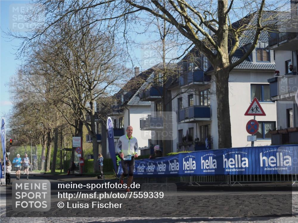 06.04.2025 - 44. Internationalen Wilhelmsburger Insellauf Luisa Fischer http://msf.ph/oto/7559339 06.04.2025 10:26:40 Ziel 4327 meine-sportfotos.de